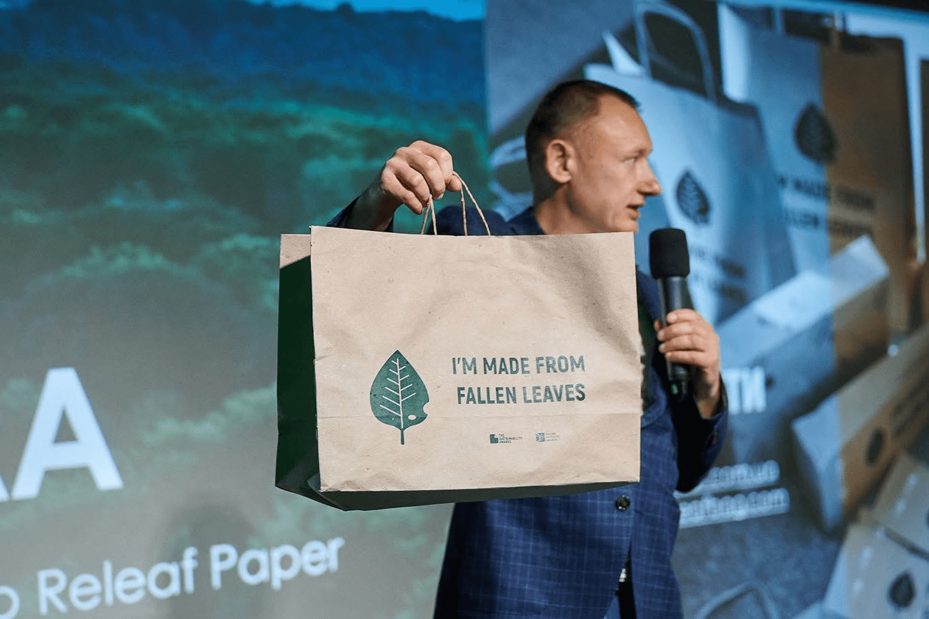 Releaf Paper’s Commercial Director in Ukraine, Vitalii Hodzula, presents the company’s products at the Garnier Green Beauty event. April 2024.