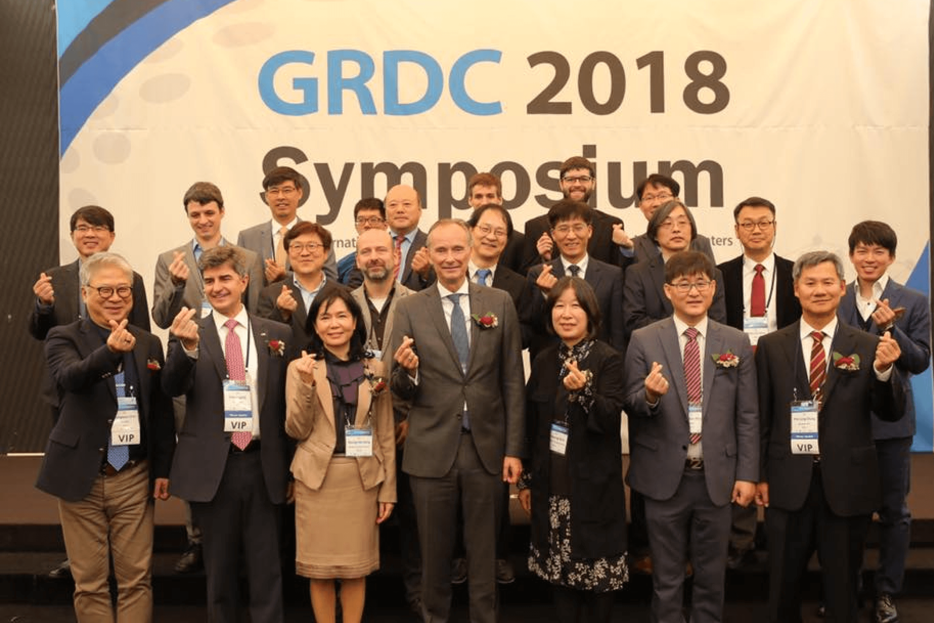 Yury Gogotsi and participants of the GRDC 2018 symposium. Seoul, South Korea. 2018.