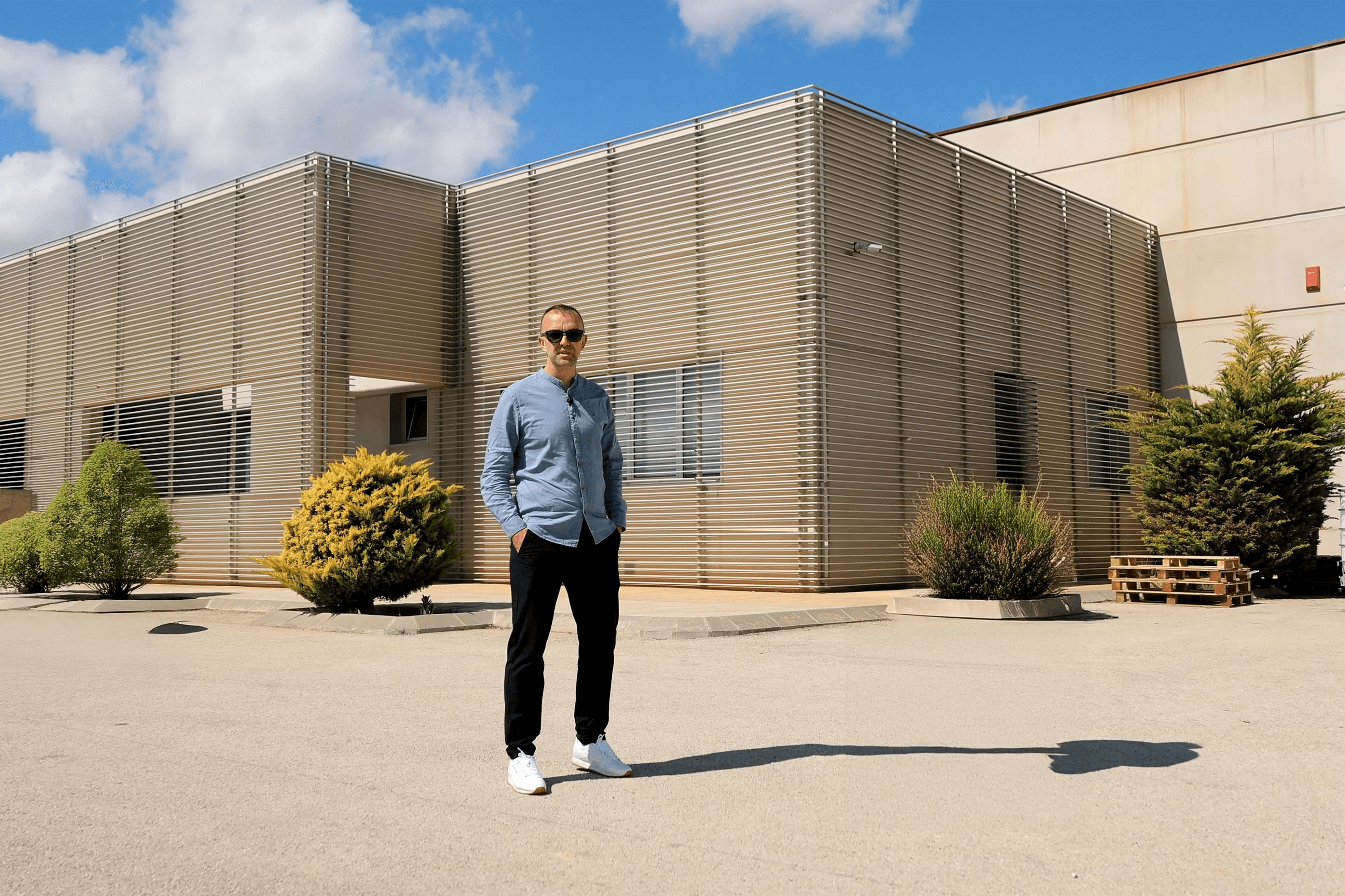 Ukrainian Volodymyr Kinash launched a real estate agency in Spain. How he sells homes to global clients and what it costs — an interview