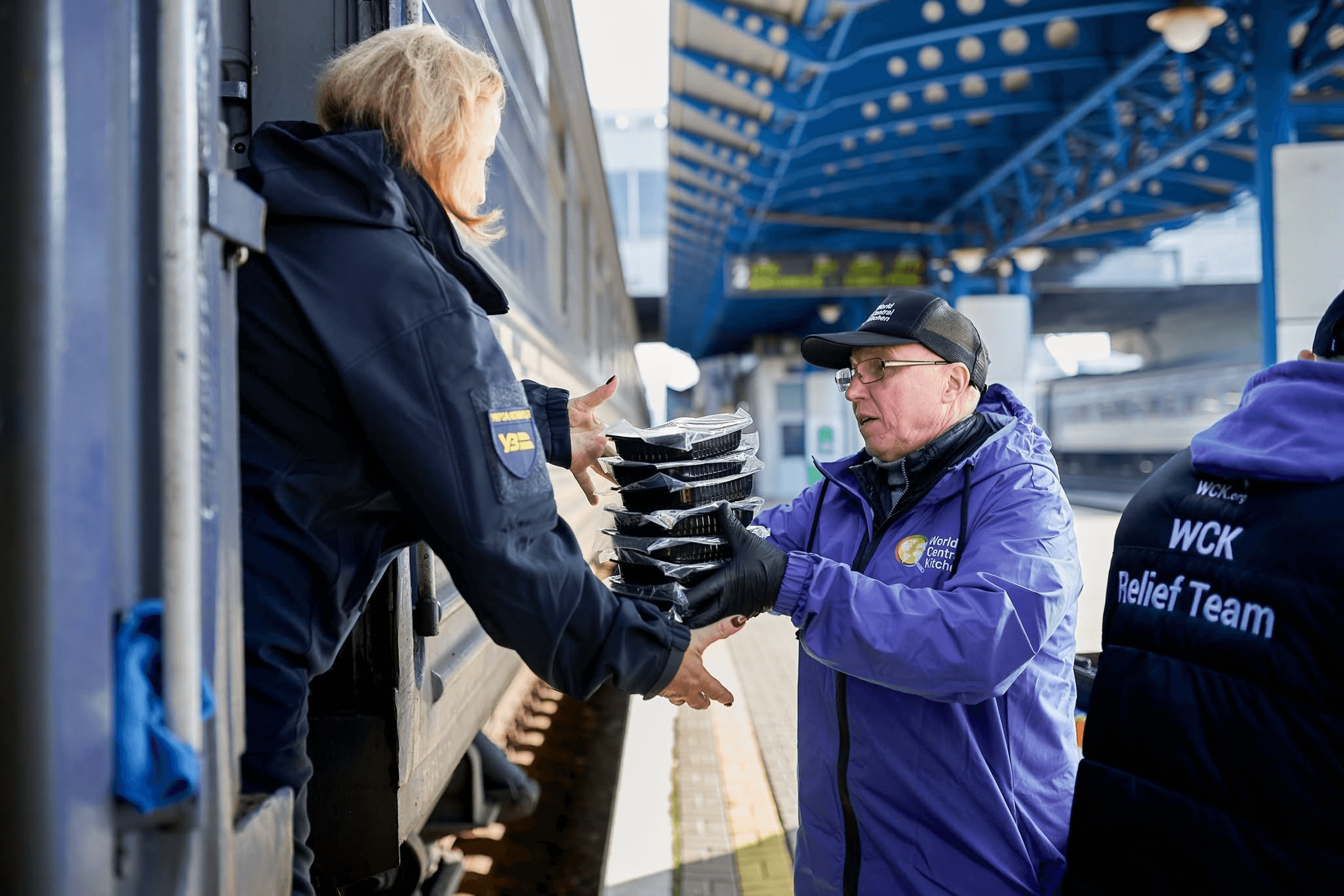 The World Central Kitchen team provides food to Ukrzaliznytsia employees and passengers following attacks on railway infrastructure. December 2025.