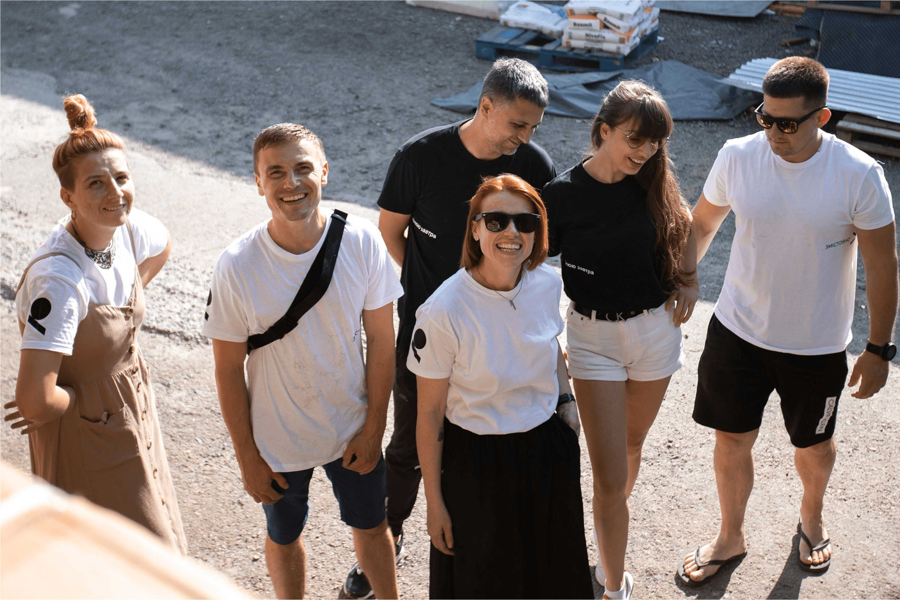 Khrystyna Boyko with some members of the ЗМІN Foundation team.