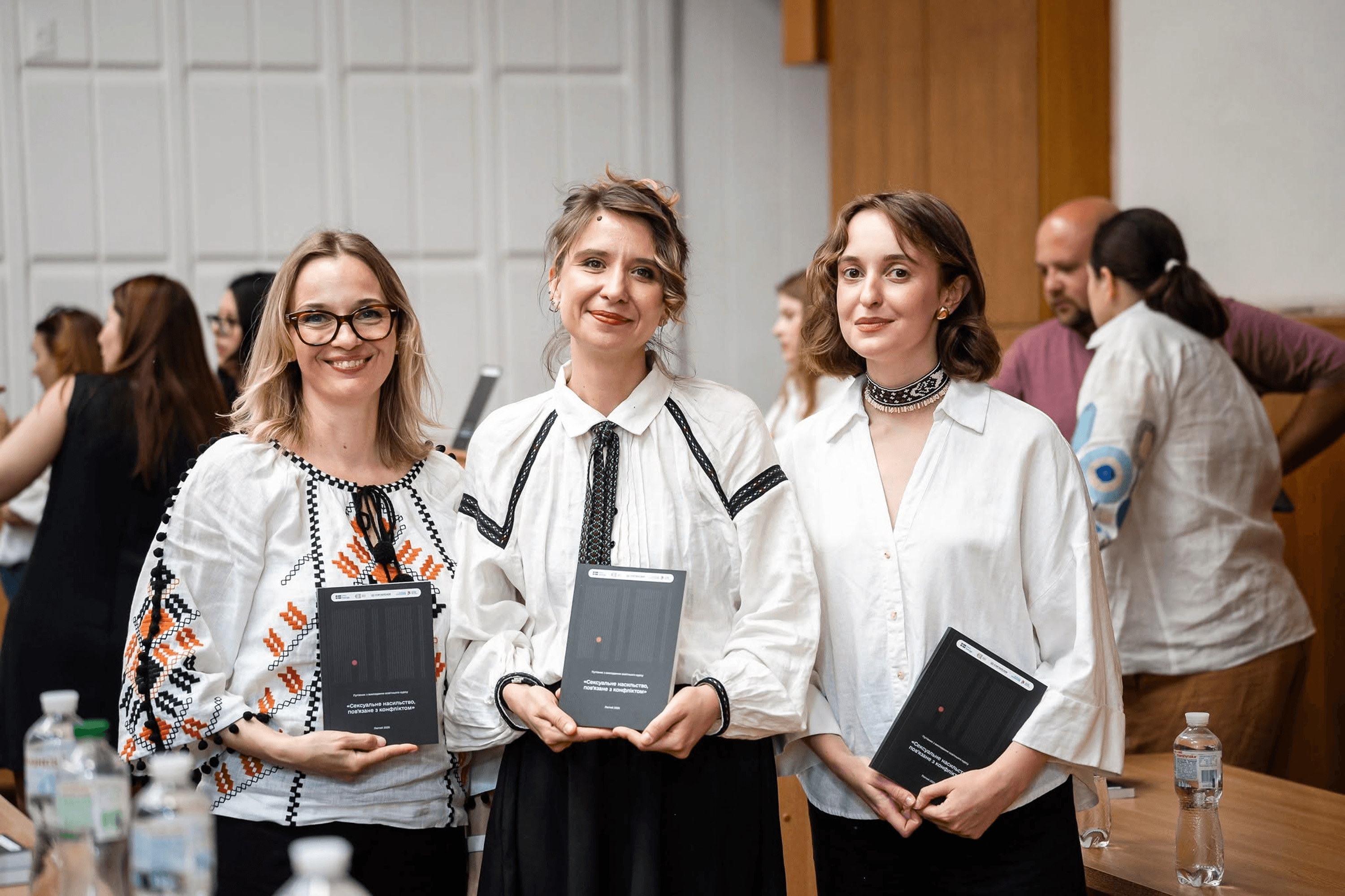 The documentary film “Traces” will be integrated into an educational course on conflict-related sexual violence for Ukrainian universities. The initiative is being implemented in partnership with the Ukrainian Women Lawyers Association JurFem and UN Women Ukraine. June 2026.