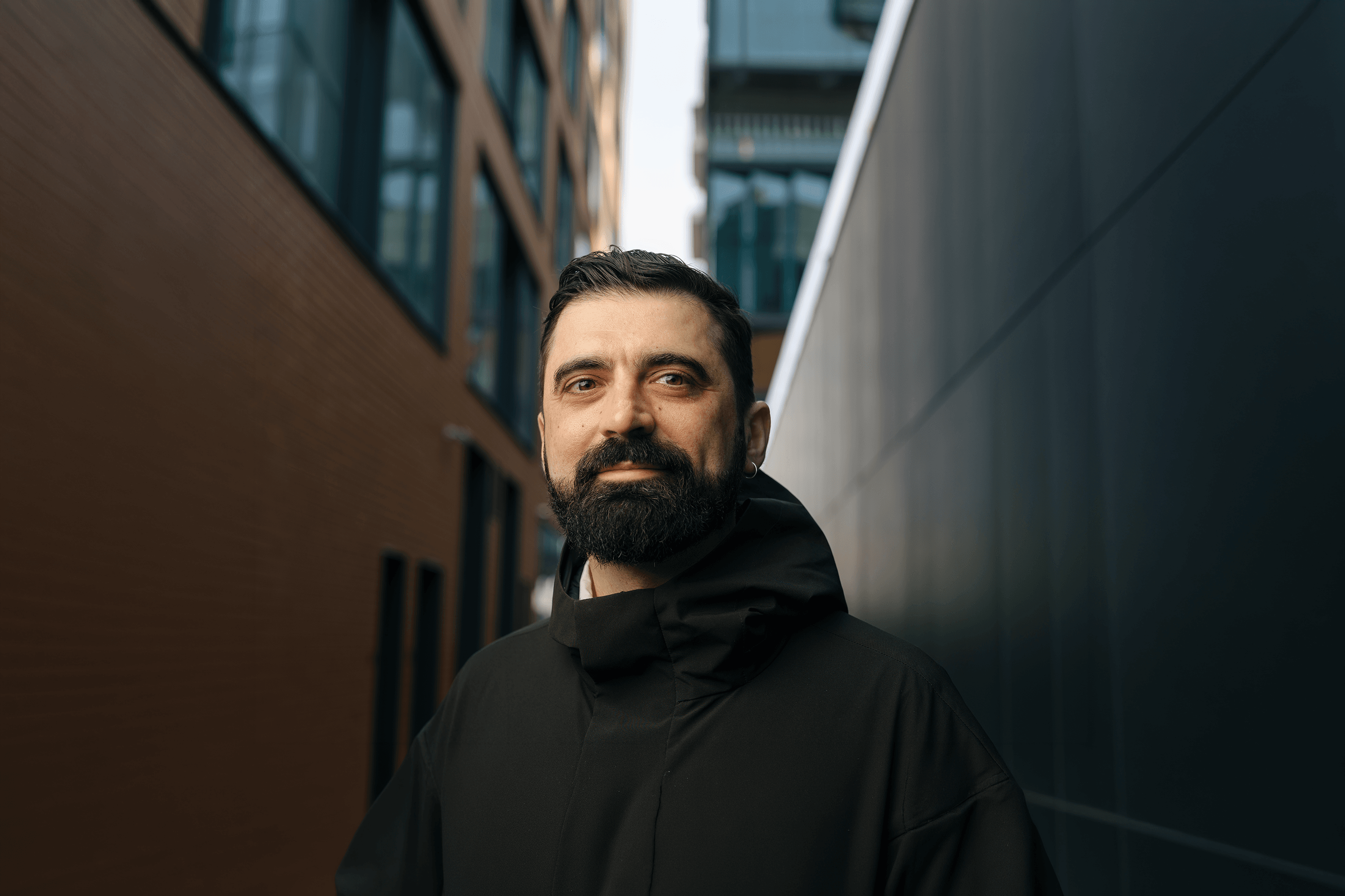 Sasha Maslov. Ukrainian photographer Sasha Maslov used to shoot celebrities in New York, and now—the war in Ukraine. A portrait of a person who takes portraits