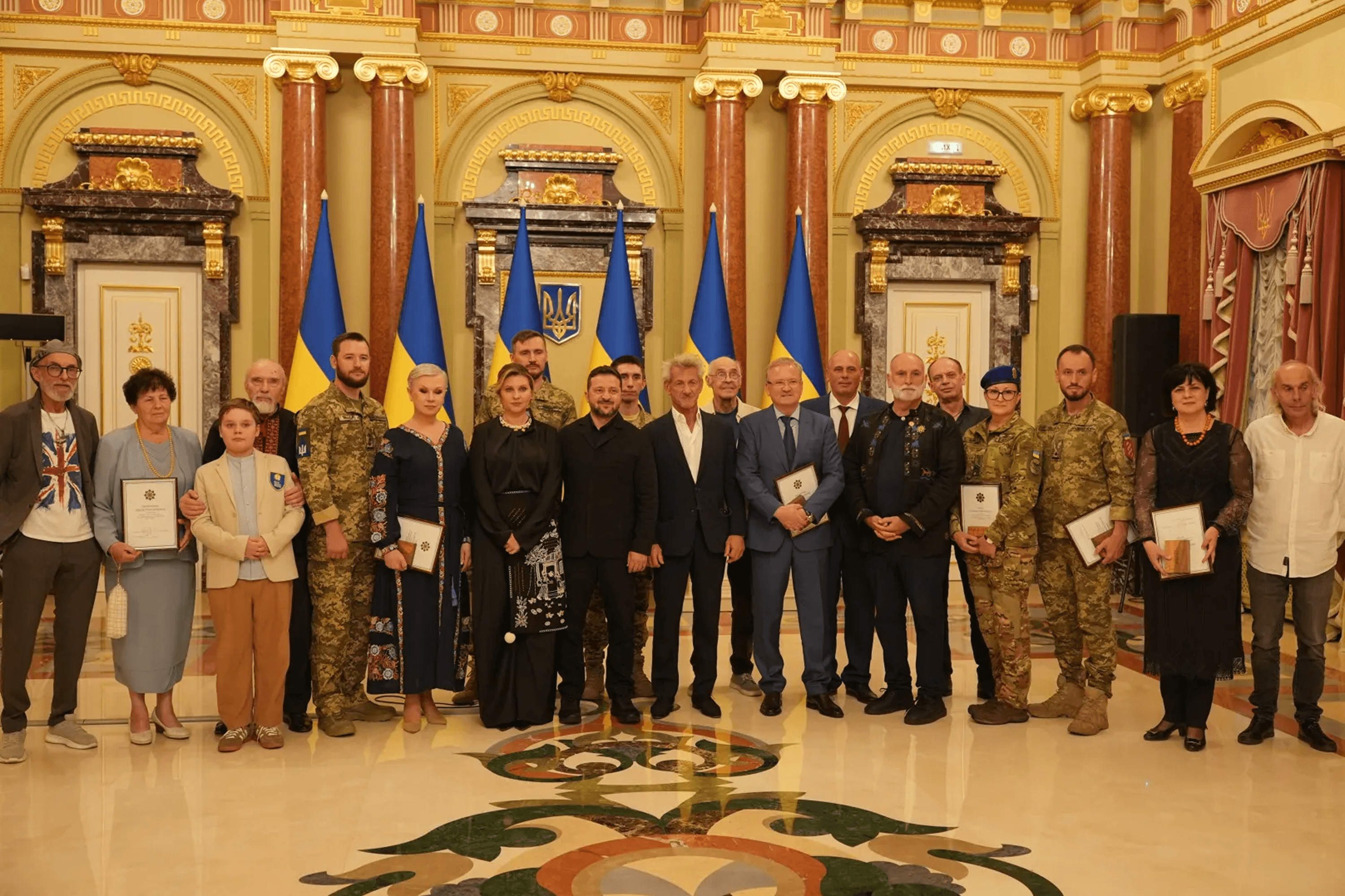 Ukrainian President Volodymyr Zelenskyy presented World Central Kitchen founder José Andrés with the National Legend of Ukraine award. Kyiv, August 25, 2026.