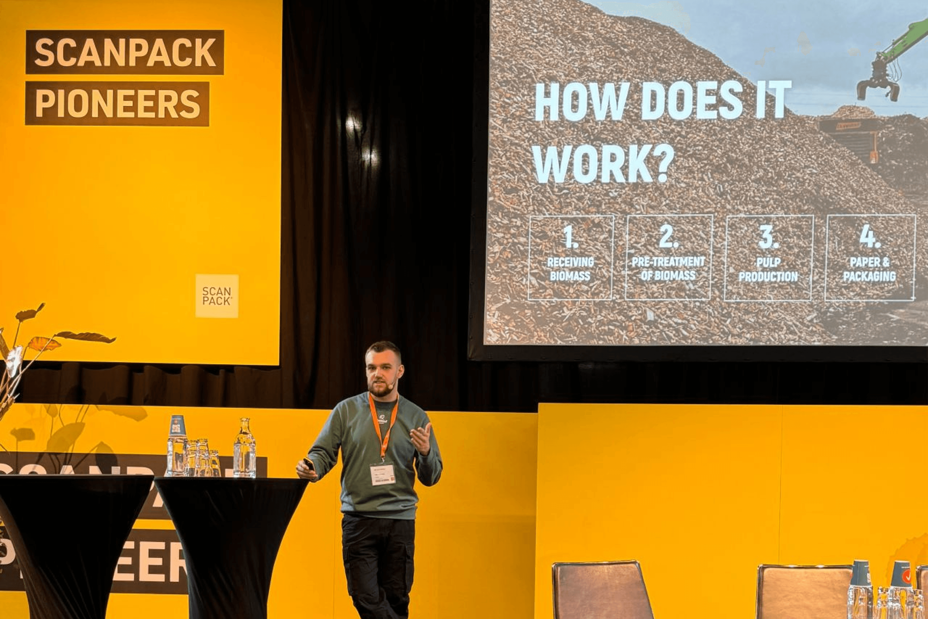 Valentyn Frechka presents Releaf Paper’s technology at the Scanpack exhibition.