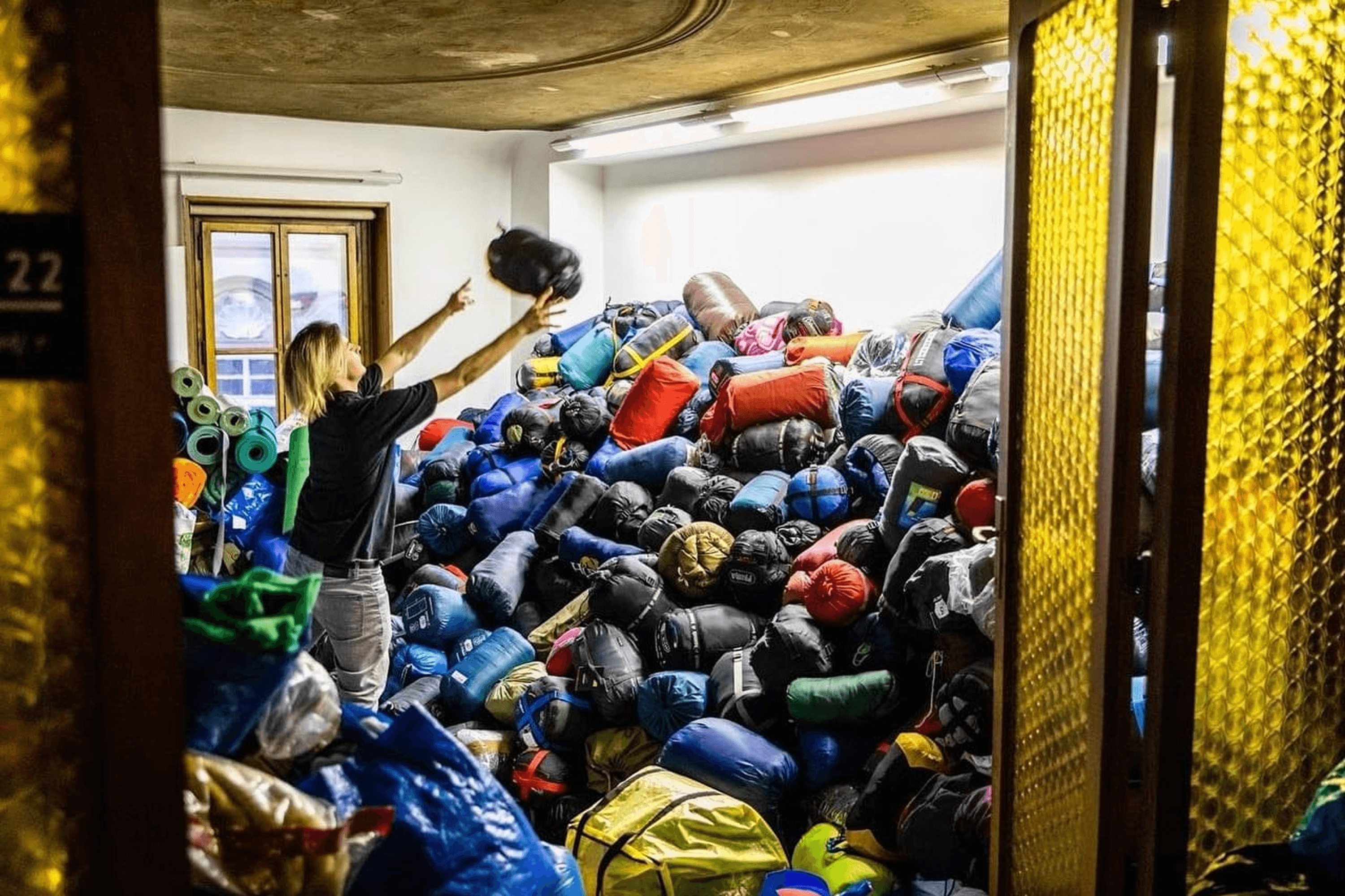Plast members volunteering at humanitarian aid centers.