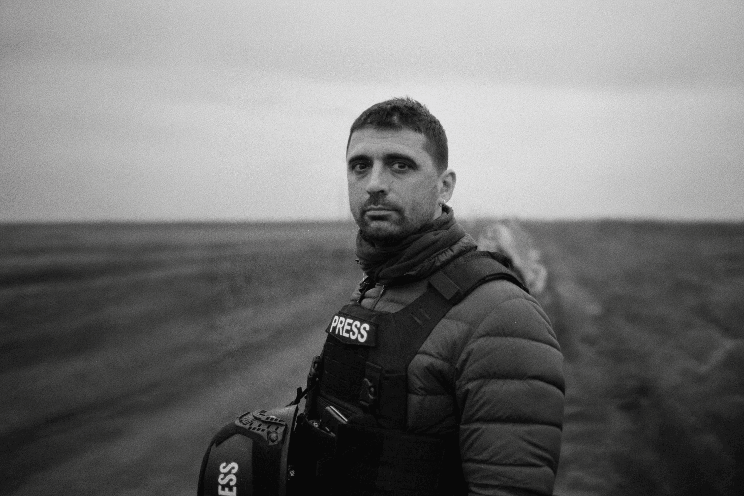 Sasha Maslov. Ukrainian photographer Sasha Maslov used to shoot celebrities in New York, and now—the war in Ukraine. A portrait of a person who takes portraits