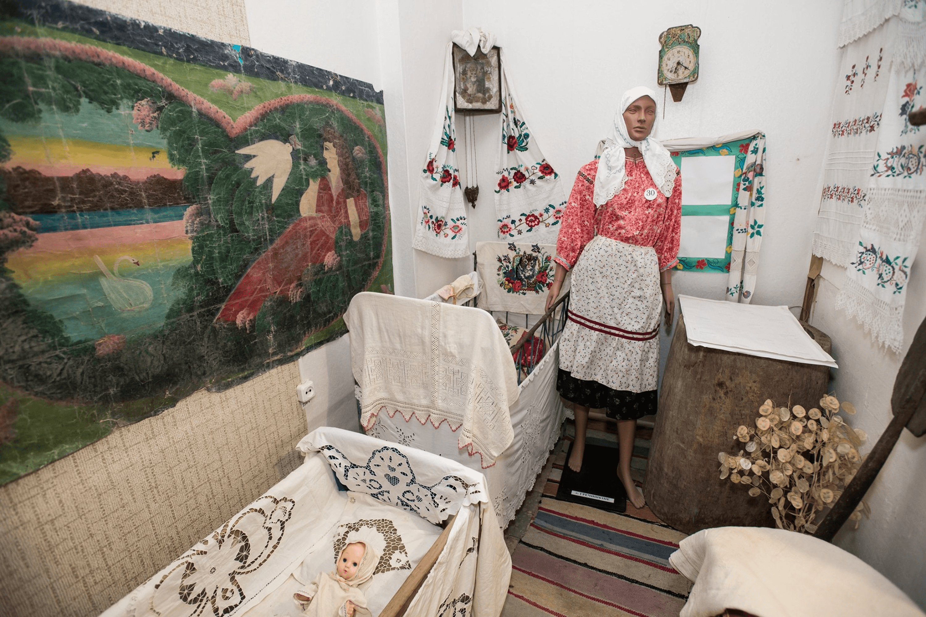 An exhibition of traditional Ukrainian costumes from the Novoaidar region, created with the participation of activists from "DE NE DE".