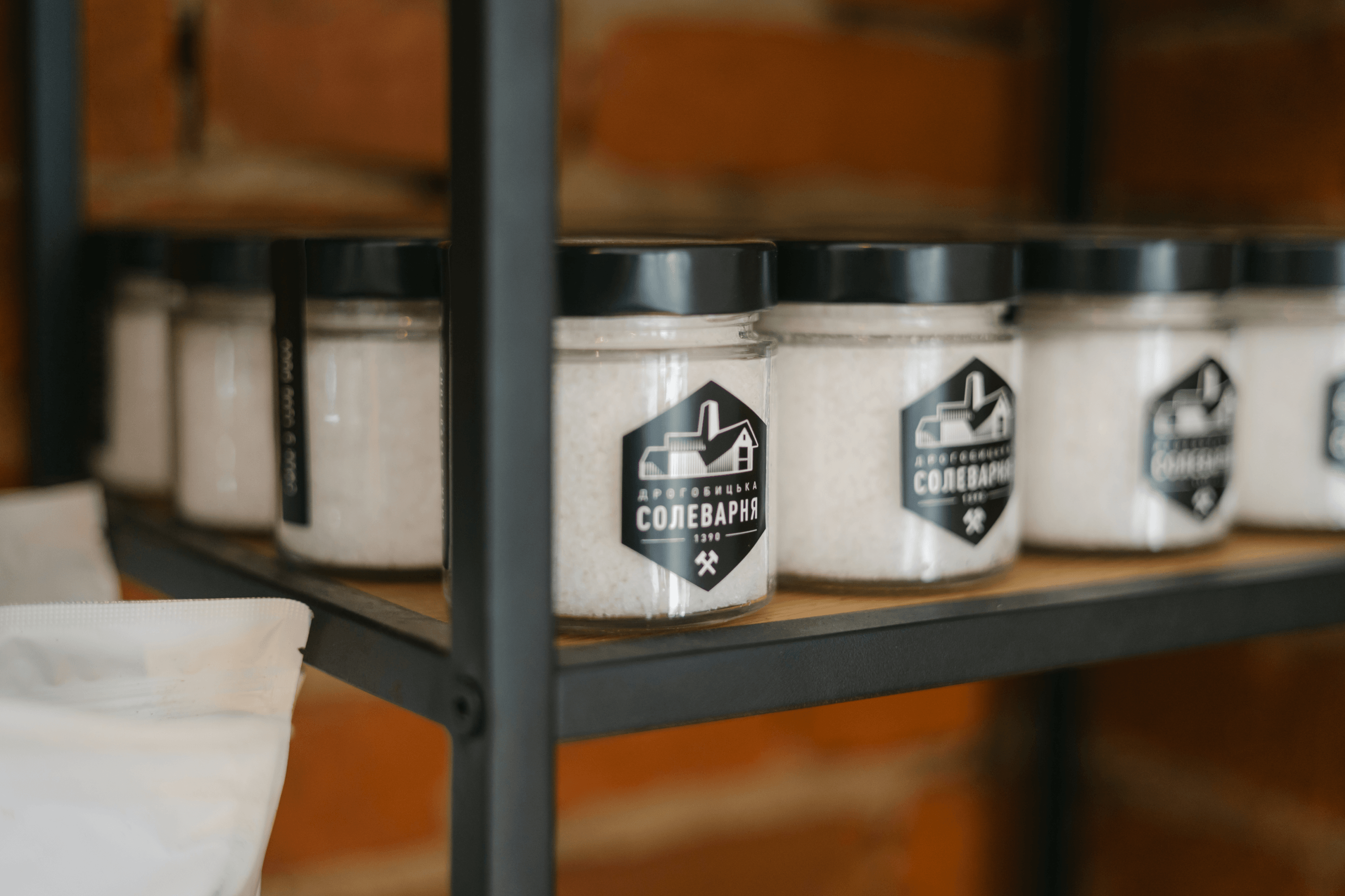 Premium flake salt packaged in a jar.