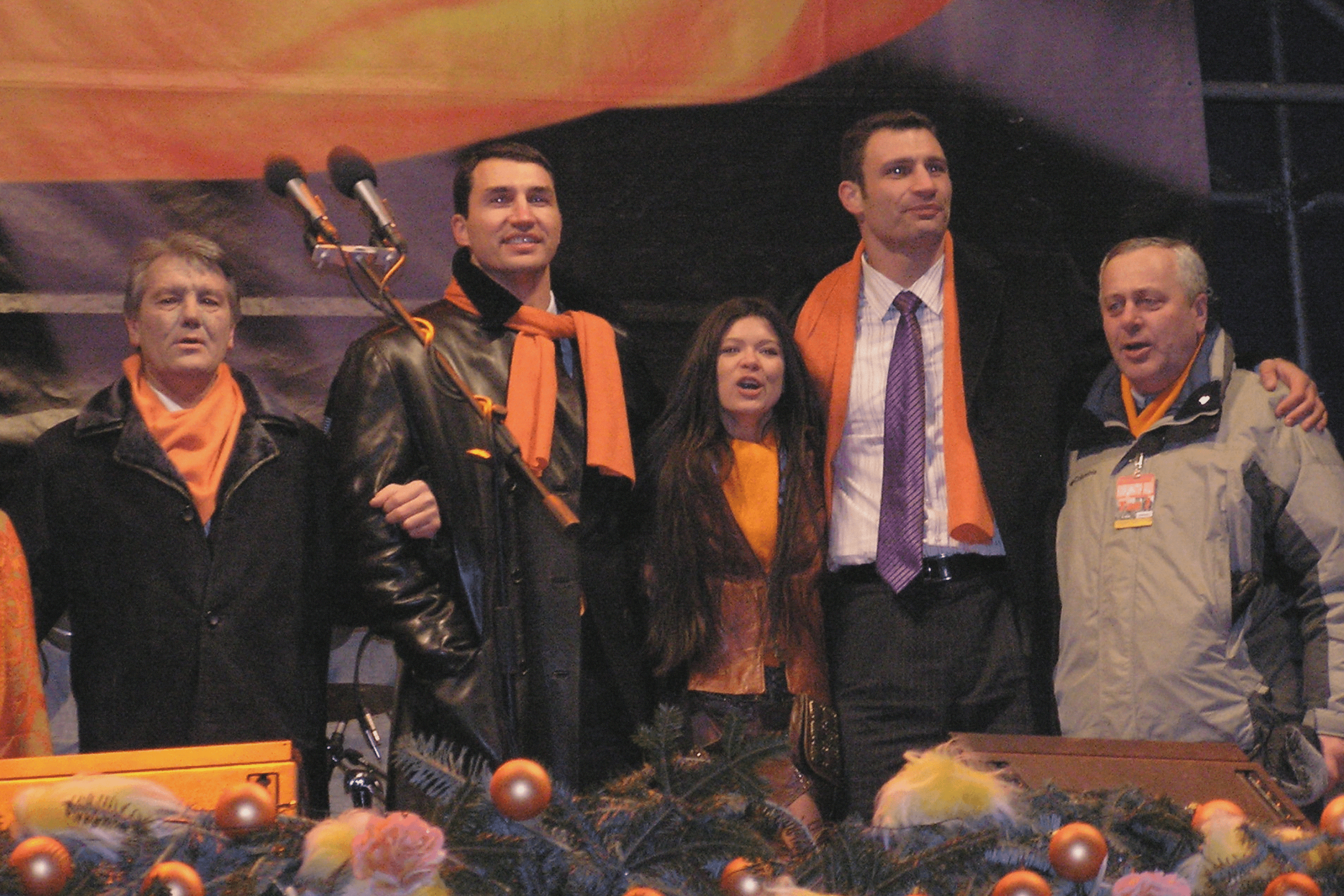 Viktor Yushchenko (left) on the Maidan stage during the Orange Revolution. Kyiv, December 22, 2004.