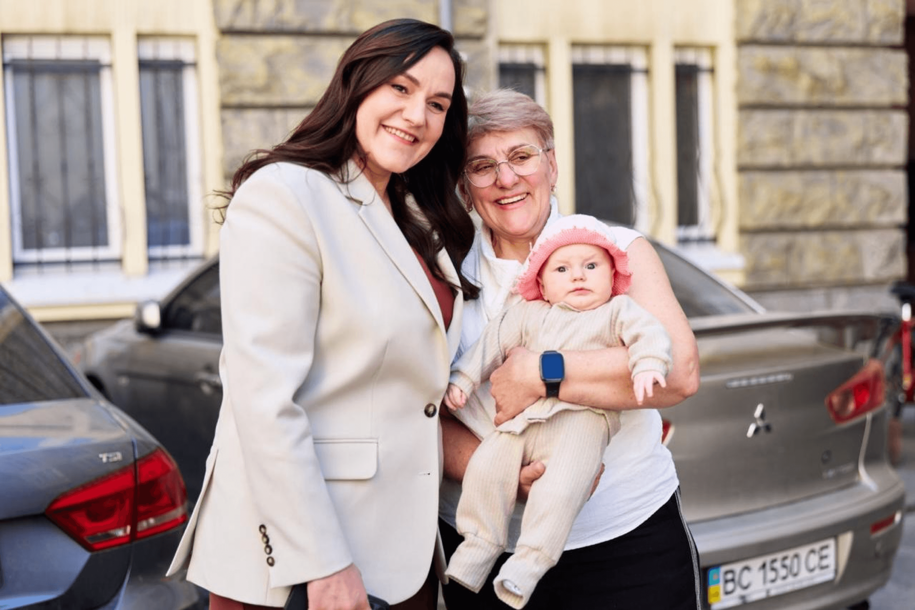 Tetiana Berezhna with her mother and daughter Osaka.
