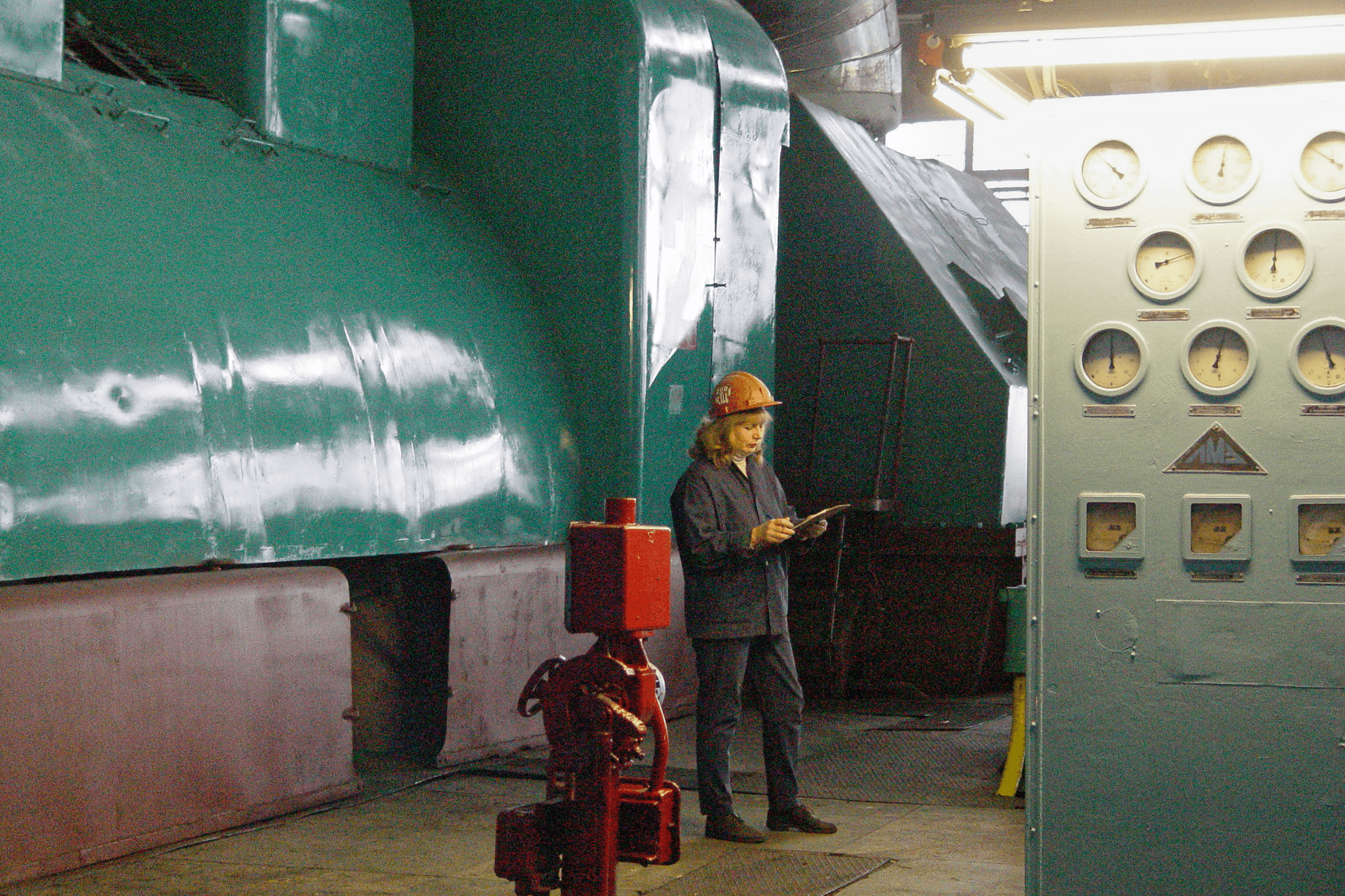 An employee of the Zmiiv Thermal Power Plant at work. December 22, 2003.