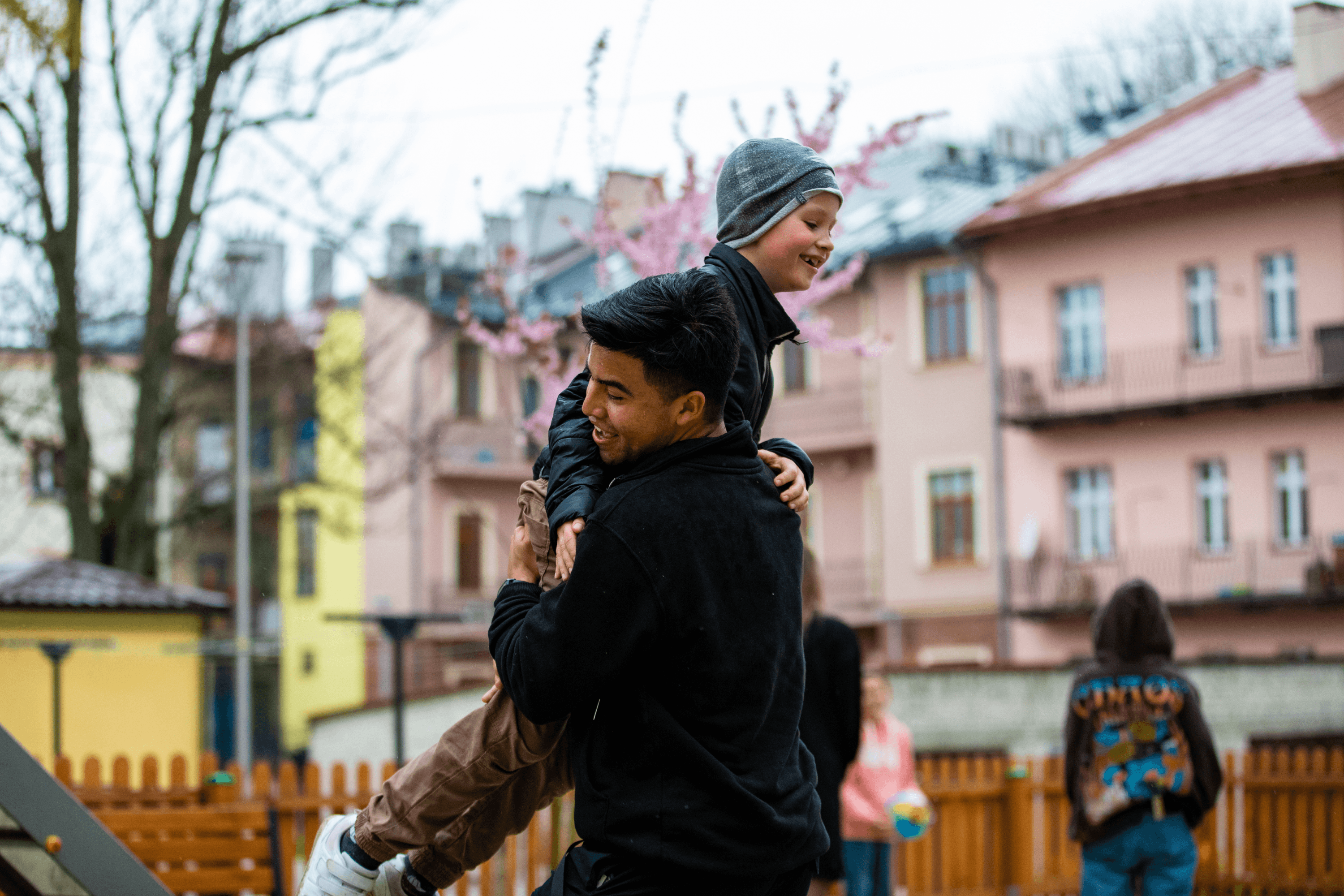 U.S. service members speak with Ukrainian children who found refuge in Poland. Rzeszów, Poland, April 24, 2022.